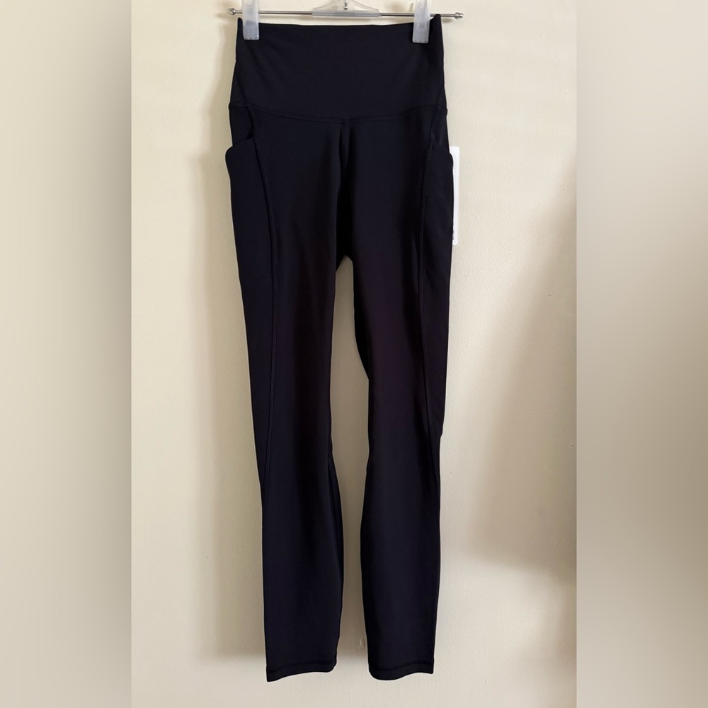 NWT Size 4 Lululemon Align HR pants with Pockest 25“ BLK